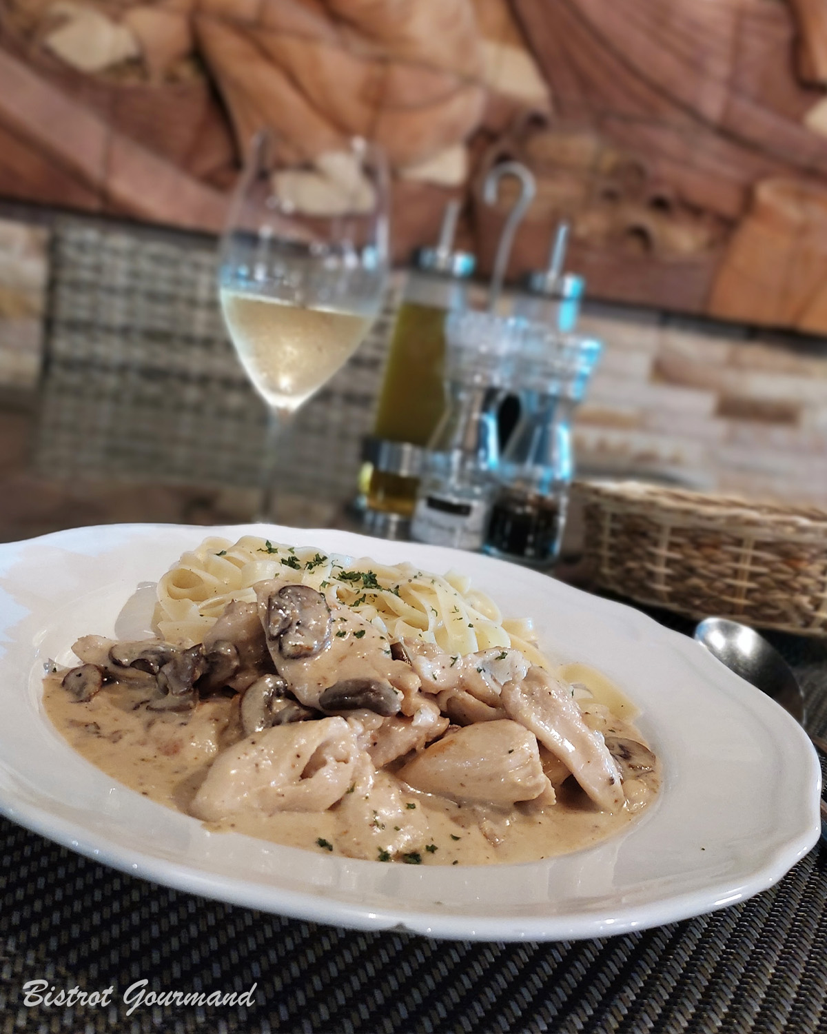 Poulet aux champignons et tagliatelles